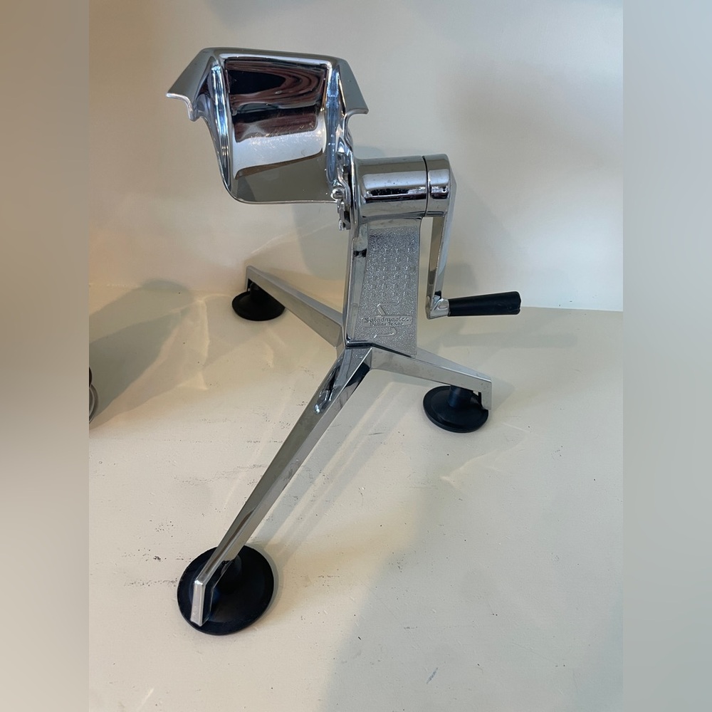 Saladmaster Food Processor Vintage - 5 Cones Slicer Grater Shredder Complete - Picture 2 of 5